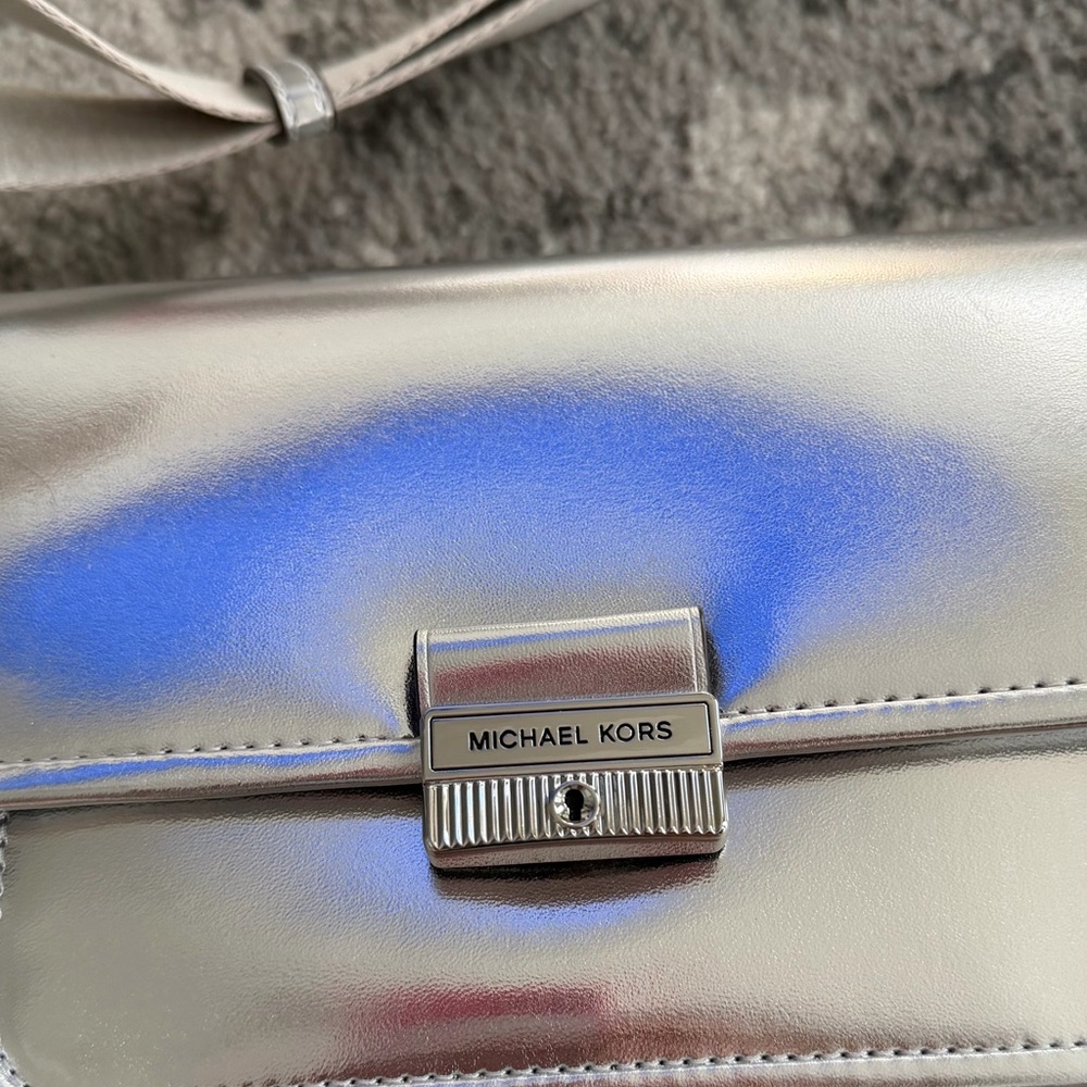 Michael Kors Metallic Silver Crossbody Bag NWT - Picture 3 of 6